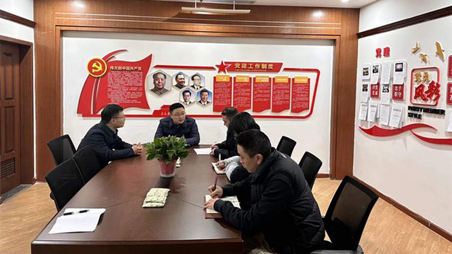 圖五：集團(tuán)總會計師齊飛、副總經(jīng)理馬江水督導(dǎo)金控小貸安全工作